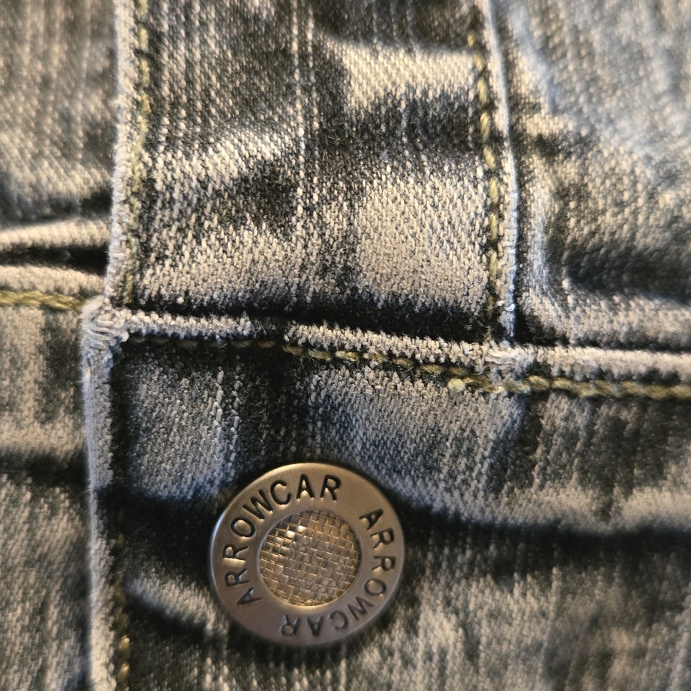 HOST PICK!🎉🎊Arrow Car stretchy Denim Jacket with snaps szL - Picture 5 of 8